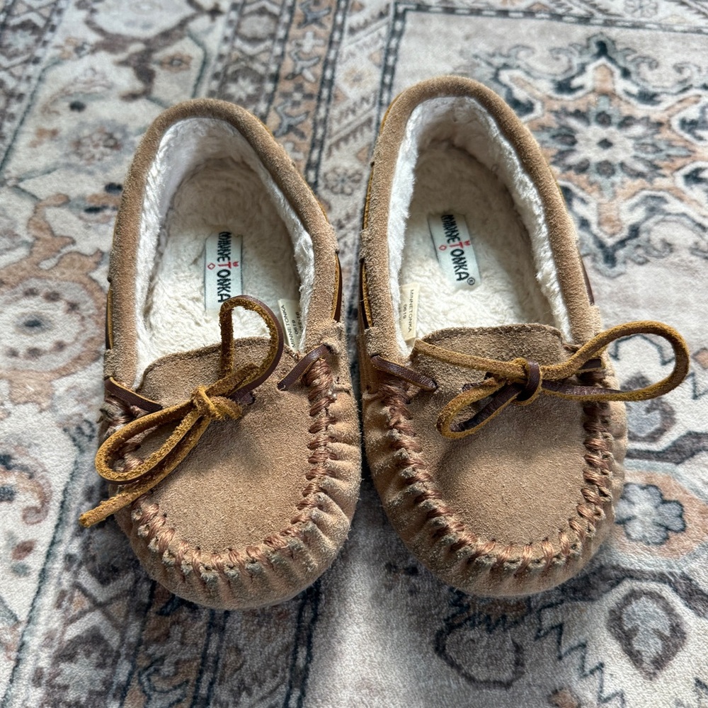 Minnetonka Kids Suede Moccasin Slippers - Faux Fur Lined - Tan - Size 12